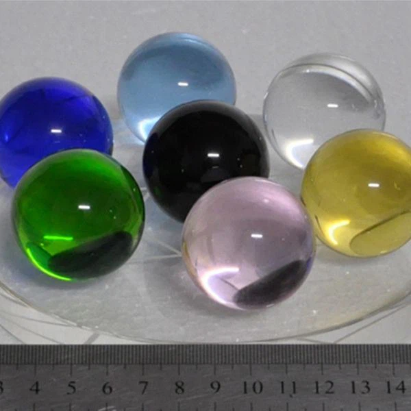 Kristalno obojene staklene kuglice