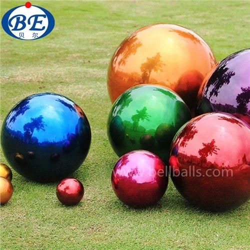 Obojena šuplja metalna lopta